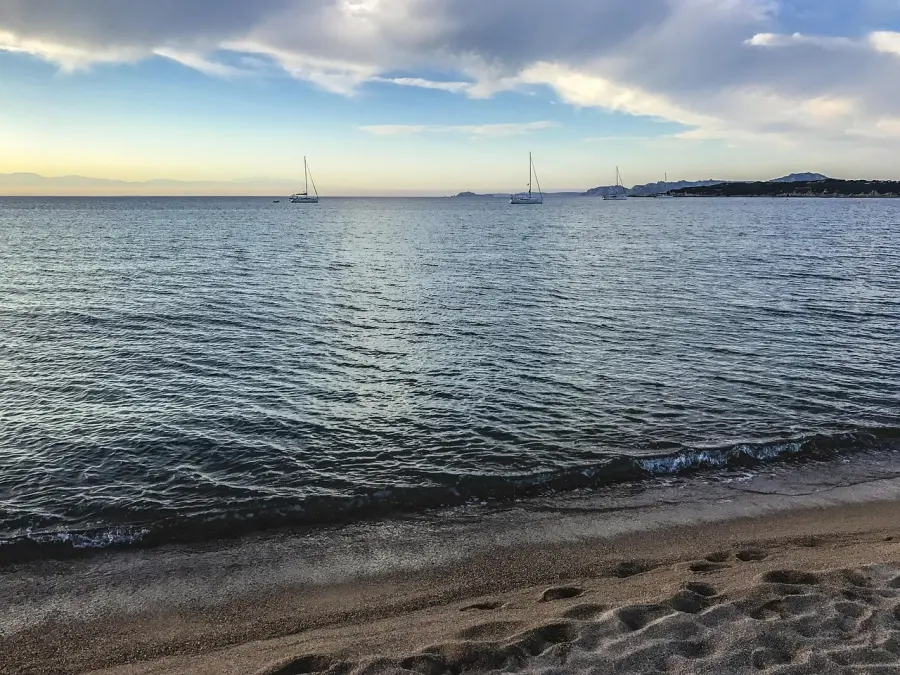 Poetto, nuova mobilitazione contro la plastica: Cagliari e Quartu insieme per difendere il litorale