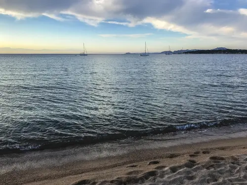 Poetto, nuova mobilitazione contro la plastica: Cagliari e Quartu insieme per difendere il litorale