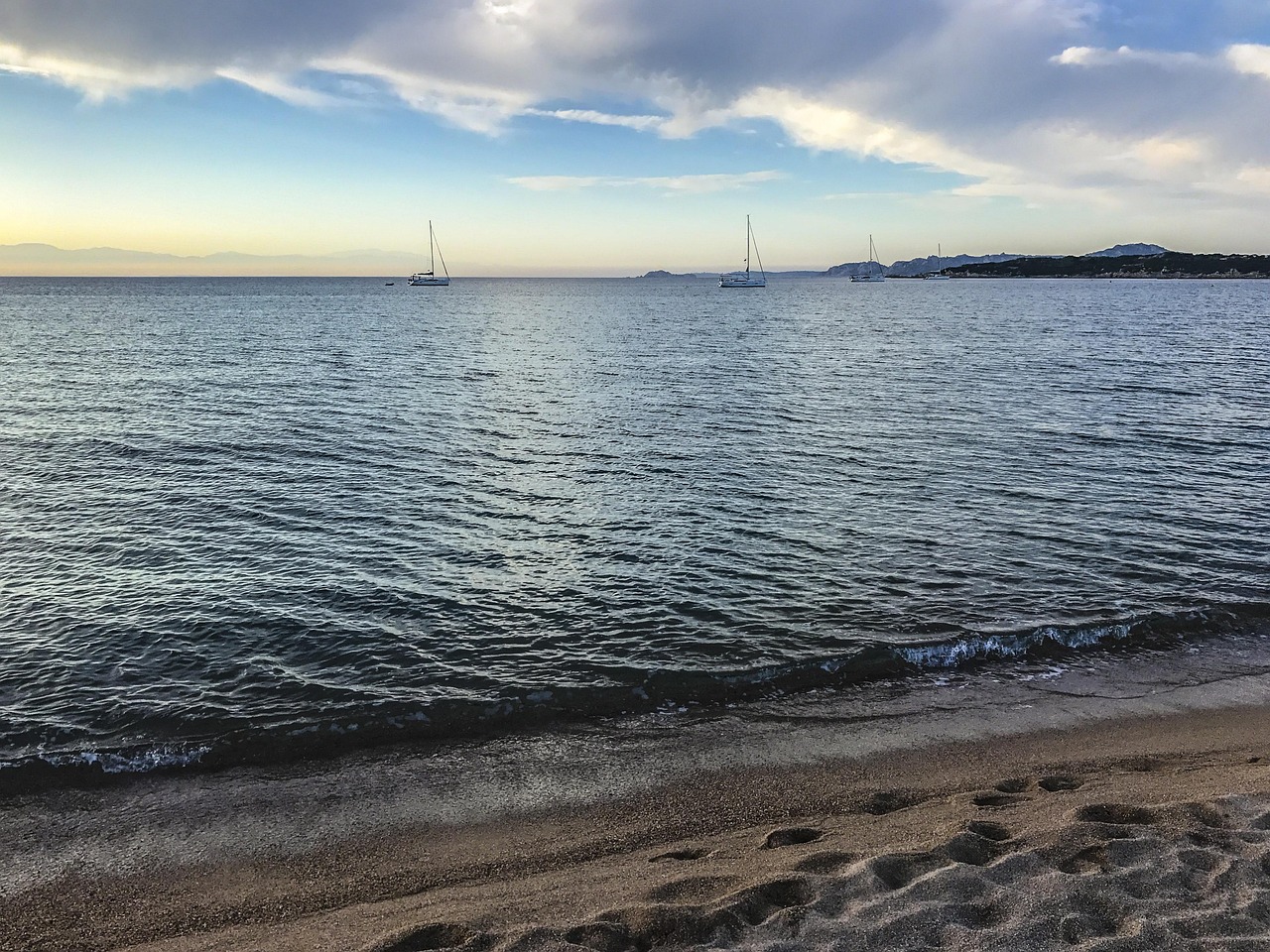 Poetto, nuova mobilitazione contro la plastica: Cagliari e Quartu insieme per difendere il litorale