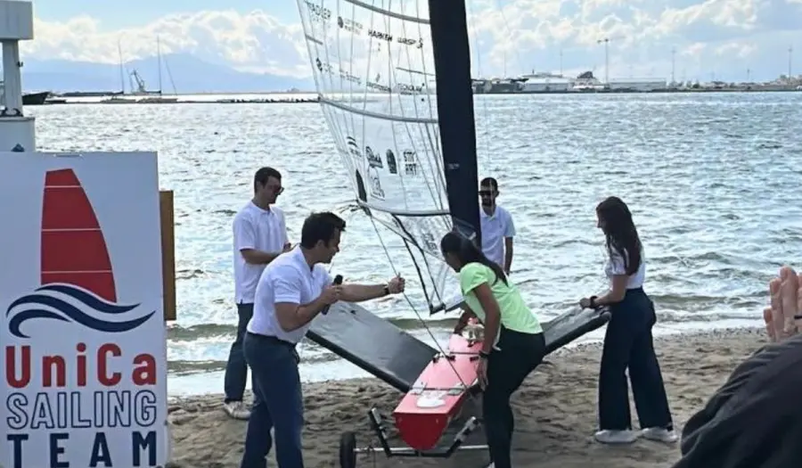 Cagliari, varato Fenixi: il nuovo Moth foiling dell’Università
